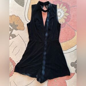 Abercrombie & Fitch High Neck Velvet & Lace V-Neck Romper. Size 0.